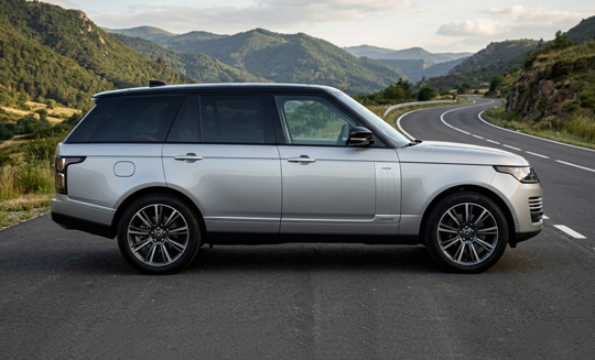 Range Rover P400 Hybrid engine